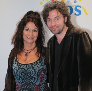 03-09-2014 SHOWBIZZ; DE GROOTSTE FAMILIE VAN NEDERLAND VIERT VOOR DE LAATSTE KEER EEN TROS FEEST. Vele TROS gezichten waren naar CARRE toegekomen om gezamenlijk nog een keer een feestje te vieren. Vele zagen het ook als het einde van de GROOTSTE FAMILIE van NL.
foto: Albert den Iseger