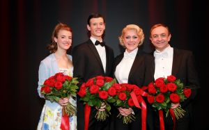 21-09-2014 SHOWBIZZ; PREMIERE VAN MUSICAL MOEDER IK WIL BIJ DE REVUE. foto Albert den Iseger