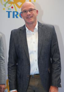 03-09-2014 SHOWBIZZ; DE GROOTSTE FAMILIE VAN NEDERLAND VIERT VOOR DE LAATSTE KEER EEN TROS FEEST. Vele TROS gezichten waren naar CARRE toegekomen om gezamenlijk nog een keer een feestje te vieren. Vele zagen het ook als het einde van de GROOTSTE FAMILIE van NL.
foto: Albert den Iseger