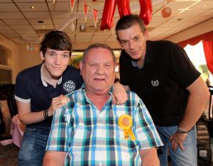 07-09-2014 SHOWBIZZ; EINDELIJK WEER FEEST BIJ DE FAMILIE BAUER. Chris Bauer de vader van Frans werd 70 jaar, dus was het een feestje. Bij de plaatselijke Chinees werd het feest en hoe, Prive was er bij.
foto: Albert den Iseger