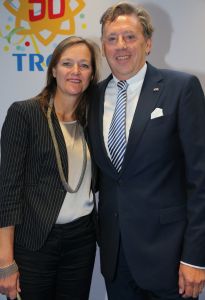 03-09-2014 SHOWBIZZ; DE GROOTSTE FAMILIE VAN NEDERLAND VIERT VOOR DE LAATSTE KEER EEN TROS FEEST. Vele TROS gezichten waren naar CARRE toegekomen om gezamenlijk nog een keer een feestje te vieren. Vele zagen het ook als het einde van de GROOTSTE FAMILIE van NL.
foto: Albert den Iseger