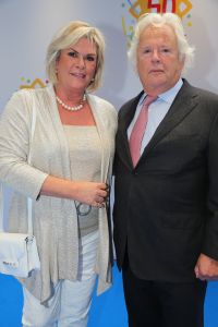 03-09-2014 SHOWBIZZ; DE GROOTSTE FAMILIE VAN NEDERLAND VIERT VOOR DE LAATSTE KEER EEN TROS FEEST. Vele TROS gezichten waren naar CARRE toegekomen om gezamenlijk nog een keer een feestje te vieren. Vele zagen het ook als het einde van de GROOTSTE FAMILIE van NL.
foto: Albert den Iseger