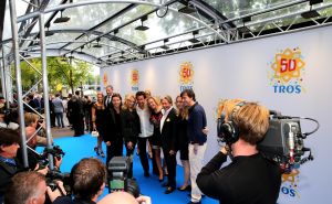 03-09-2014 SHOWBIZZ; DE GROOTSTE FAMILIE VAN NEDERLAND VIERT VOOR DE LAATSTE KEER EEN TROS FEEST. Vele TROS gezichten waren naar CARRE toegekomen om gezamenlijk nog een keer een feestje te vieren. Vele zagen het ook als het einde van de GROOTSTE FAMILIE van NL.
foto: Albert den Iseger



