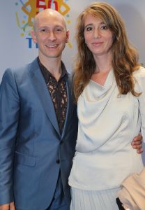 03-09-2014 SHOWBIZZ; DE GROOTSTE FAMILIE VAN NEDERLAND VIERT VOOR DE LAATSTE KEER EEN TROS FEEST. Vele TROS gezichten waren naar CARRE toegekomen om gezamenlijk nog een keer een feestje te vieren. Vele zagen het ook als het einde van de GROOTSTE FAMILIE van NL.
foto: Albert den Iseger