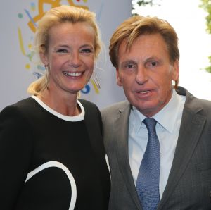 03-09-2014 SHOWBIZZ; DE GROOTSTE FAMILIE VAN NEDERLAND VIERT VOOR DE LAATSTE KEER EEN TROS FEEST. Vele TROS gezichten waren naar CARRE toegekomen om gezamenlijk nog een keer een feestje te vieren. Vele zagen het ook als het einde van de GROOTSTE FAMILIE van NL.
foto: Albert den Iseger