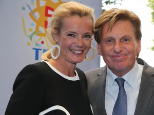03-09-2014 SHOWBIZZ; DE GROOTSTE FAMILIE VAN NEDERLAND VIERT VOOR DE LAATSTE KEER EEN TROS FEEST. Vele TROS gezichten waren naar CARRE toegekomen om gezamenlijk nog een keer een feestje te vieren. Vele zagen het ook als het einde van de GROOTSTE FAMILIE van NL.
foto: Albert den Iseger