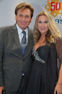 03-09-2014 SHOWBIZZ; DE GROOTSTE FAMILIE VAN NEDERLAND VIERT VOOR DE LAATSTE KEER EEN TROS FEEST. Vele TROS gezichten waren naar CARRE toegekomen om gezamenlijk nog een keer een feestje te vieren. Vele zagen het ook als het einde van de GROOTSTE FAMILIE van NL.
foto: Albert den Iseger