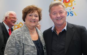 03-09-2014 SHOWBIZZ; DE GROOTSTE FAMILIE VAN NEDERLAND VIERT VOOR DE LAATSTE KEER EEN TROS FEEST. Vele TROS gezichten waren naar CARRE toegekomen om gezamenlijk nog een keer een feestje te vieren. Vele zagen het ook als het einde van de GROOTSTE FAMILIE van NL.
foto: Albert den Iseger