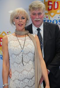 03-09-2014 SHOWBIZZ; DE GROOTSTE FAMILIE VAN NEDERLAND VIERT VOOR DE LAATSTE KEER EEN TROS FEEST. Vele TROS gezichten waren naar CARRE toegekomen om gezamenlijk nog een keer een feestje te vieren. Vele zagen het ook als het einde van de GROOTSTE FAMILIE van NL.
foto: Albert den Iseger