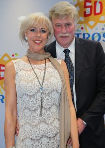 03-09-2014 SHOWBIZZ; DE GROOTSTE FAMILIE VAN NEDERLAND VIERT VOOR DE LAATSTE KEER EEN TROS FEEST. Vele TROS gezichten waren naar CARRE toegekomen om gezamenlijk nog een keer een feestje te vieren. Vele zagen het ook als het einde van de GROOTSTE FAMILIE van NL.
foto: Albert den Iseger
