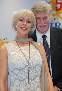 03-09-2014 SHOWBIZZ; DE GROOTSTE FAMILIE VAN NEDERLAND VIERT VOOR DE LAATSTE KEER EEN TROS FEEST. Vele TROS gezichten waren naar CARRE toegekomen om gezamenlijk nog een keer een feestje te vieren. Vele zagen het ook als het einde van de GROOTSTE FAMILIE van NL.
foto: Albert den Iseger