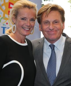 03-09-2014 SHOWBIZZ; DE GROOTSTE FAMILIE VAN NEDERLAND VIERT VOOR DE LAATSTE KEER EEN TROS FEEST. Vele TROS gezichten waren naar CARRE toegekomen om gezamenlijk nog een keer een feestje te vieren. Vele zagen het ook als het einde van de GROOTSTE FAMILIE van NL.
foto: Albert den Iseger
