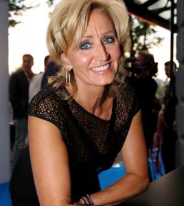 03-09-2014 SHOWBIZZ; DE GROOTSTE FAMILIE VAN NEDERLAND VIERT VOOR DE LAATSTE KEER EEN TROS FEEST. Vele TROS gezichten waren naar CARRE toegekomen om gezamenlijk nog een keer een feestje te vieren. Vele zagen het ook als het einde van de GROOTSTE FAMILIE van NL.
foto: Albert den Iseger