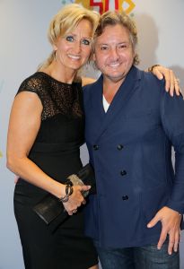 03-09-2014 SHOWBIZZ; DE GROOTSTE FAMILIE VAN NEDERLAND VIERT VOOR DE LAATSTE KEER EEN TROS FEEST. Vele TROS gezichten waren naar CARRE toegekomen om gezamenlijk nog een keer een feestje te vieren. Vele zagen het ook als het einde van de GROOTSTE FAMILIE van NL.
foto: Albert den Iseger