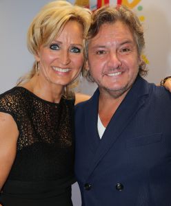 03-09-2014 SHOWBIZZ; DE GROOTSTE FAMILIE VAN NEDERLAND VIERT VOOR DE LAATSTE KEER EEN TROS FEEST. Vele TROS gezichten waren naar CARRE toegekomen om gezamenlijk nog een keer een feestje te vieren. Vele zagen het ook als het einde van de GROOTSTE FAMILIE van NL.
foto: Albert den Iseger