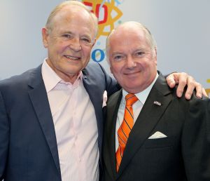 03-09-2014 SHOWBIZZ; DE GROOTSTE FAMILIE VAN NEDERLAND VIERT VOOR DE LAATSTE KEER EEN TROS FEEST. Vele TROS gezichten waren naar CARRE toegekomen om gezamenlijk nog een keer een feestje te vieren. Vele zagen het ook als het einde van de GROOTSTE FAMILIE v03-09-2014 SHOWBIZZ; DE GROOTSTE FAMILIE VAN NEDERLAND VIERT VOOR DE LAATSTE KEER EEN TROS FEEST. Vele TROS gezichten waren naar CARRE toegekomen om gezamenlijk nog een keer een feestje te vieren. Vele zagen het ook als het einde van de GROOTSTE FAMILIE van NL.
foto: Albert den Isegerrt den Iseger