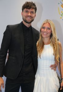 03-09-2014 SHOWBIZZ; DE GROOTSTE FAMILIE VAN NEDERLAND VIERT VOOR DE LAATSTE KEER EEN TROS FEEST. Vele TROS gezichten waren naar CARRE toegekomen om gezamenlijk nog een keer een feestje te vieren. Vele zagen het ook als het einde van de GROOTSTE FAMILIE van NL.
foto: Albert den Iseger