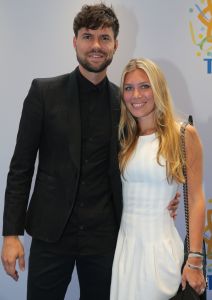 03-09-2014 SHOWBIZZ; DE GROOTSTE FAMILIE VAN NEDERLAND VIERT VOOR DE LAATSTE KEER EEN TROS FEEST. Vele TROS gezichten waren naar CARRE toegekomen om gezamenlijk nog een keer een feestje te vieren. Vele zagen het ook als het einde van de GROOTSTE FAMILIE van NL.
foto: Albert den Iseger