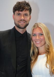 03-09-2014 SHOWBIZZ; DE GROOTSTE FAMILIE VAN NEDERLAND VIERT VOOR DE LAATSTE KEER EEN TROS FEEST. Vele TROS gezichten waren naar CARRE toegekomen om gezamenlijk nog een keer een feestje te vieren. Vele zagen het ook als het einde van de GROOTSTE FAMILIE van NL.
foto: Albert den Iseger