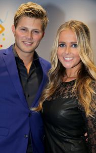 03-09-2014 SHOWBIZZ; DE GROOTSTE FAMILIE VAN NEDERLAND VIERT VOOR DE LAATSTE KEER EEN TROS FEEST. Vele TROS gezichten waren naar CARRE toegekomen om gezamenlijk nog een keer een feestje te vieren. Vele zagen het ook als het einde van de GROOTSTE FAMILIE van NL.
foto: Albert den Iseger
