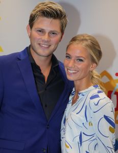 03-09-2014 SHOWBIZZ; DE GROOTSTE FAMILIE VAN NEDERLAND VIERT VOOR DE LAATSTE KEER EEN TROS FEEST. Vele TROS gezichten waren naar CARRE toegekomen om gezamenlijk nog een keer een feestje te vieren. Vele zagen het ook als het einde van de GROOTSTE FAMILIE van NL.
foto: Albert den Iseger