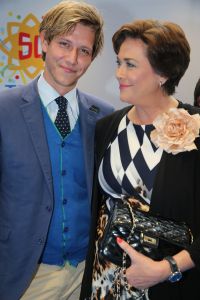 03-09-2014 SHOWBIZZ; DE GROOTSTE FAMILIE VAN NEDERLAND VIERT VOOR DE LAATSTE KEER EEN TROS FEEST. Vele TROS gezichten waren naar CARRE toegekomen om gezamenlijk nog een keer een feestje te vieren. Vele zagen het ook als het einde van de GROOTSTE FAMILIE van NL.
foto: Albert den Iseger