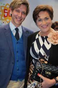 03-09-2014 SHOWBIZZ; DE GROOTSTE FAMILIE VAN NEDERLAND VIERT VOOR DE LAATSTE KEER EEN TROS FEEST. Vele TROS gezichten waren naar CARRE toegekomen om gezamenlijk nog een keer een feestje te vieren. Vele zagen het ook als het einde van de GROOTSTE FAMILIE van NL.
foto: Albert den Iseger