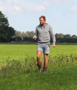 17-09-2014 SHOWBIZZ; TOM GROOT IS DE BESTE VANGST OOIT, ZEI YVONNE JASPERS. Tom Groot uit Nieuwe Niedorp is de leukste boer ooit uit alle seizoenen BOER ZOEKT VROUW. Deze week het hele verhaal van Tom en zijn directe omgeving in weekblad PRIVE.
foto: Albert den Iseger