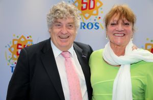 03-09-2014 SHOWBIZZ; DE GROOTSTE FAMILIE VAN NEDERLAND VIERT VOOR DE LAATSTE KEER EEN TROS FEEST. Vele TROS gezichten waren naar CARRE toegekomen om gezamenlijk nog een keer een feestje te vieren. Vele zagen het ook als het einde van de GROOTSTE FAMILIE van NL.
foto: Albert den Iseger