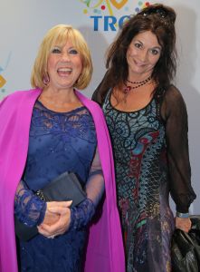 03-09-2014 SHOWBIZZ; DE GROOTSTE FAMILIE VAN NEDERLAND VIERT VOOR DE LAATSTE KEER EEN TROS FEEST. Vele TROS gezichten waren naar CARRE toegekomen om gezamenlijk nog een keer een feestje te vieren. Vele zagen het ook als het einde van de GROOTSTE FAMILIE van NL.
foto: Albert den Iseger