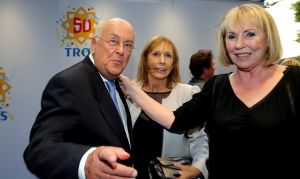 03-09-2014 SHOWBIZZ; DE GROOTSTE FAMILIE VAN NEDERLAND VIERT VOOR DE LAATSTE KEER EEN TROS FEEST. Vele TROS gezichten waren naar CARRE toegekomen om gezamenlijk nog een keer een feestje te vieren. Vele zagen het ook als het einde van de GROOTSTE FAMILIE van NL.
foto: Albert den Iseger