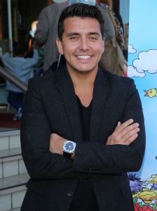 27-09-2015 SHOWBIZZ; DUBBEL PLATINA VOOR MONIQUE EN JAN SMIT, Voor Jan en Monique Smit was het weer een feestje in Hilversum. Bij de premiere van de theater tour 2 kleine kleutertjes werden zij verrast door een dubbel platina album.
foto: Albert den Iseger