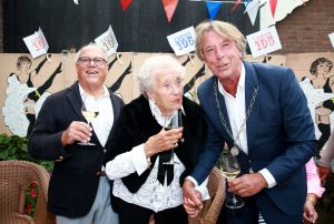 31-08-2015 SHOWBIZZ; JOOP BRAAKHEKKE ZIJN MODER LOUISE VANDAAG 105 JAAR.
foto: Albert den Iseger