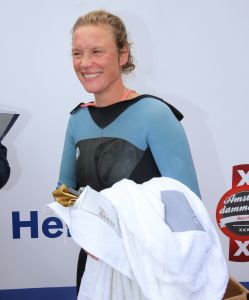 06-09-2015 SHOWBIZZ; MARISKA BAUER ZWEMT MEE MET AMSTERDAM CITY SWIM VOOR A.L.S. Frans was haar coach en schreeuwde haar naar de finish toe. Wat een prestatie van alle BN ers die mee deden.  Mariska Bauer en haar team, Sophie Hilbrand, Marisk06-09-2015 SHOWBIZZ; MARISKA BAUER ZWEMT MEE MET AMSTERDAM CITY SWIM VOOR A.L.S. Frans was haar coach en schreeuwde haar naar de finish toe. Wat een prestatie van alle BN ers die mee deden.  Mariska Bauer en haar team, Sophie Hilbrand, Mariska Hulscher,Kees van der Spek, Beau van erven Dorens, Ruud Feldkamp, Robert Schumacher en natuurlijk Pieter van den Hoogenband.
foto: Albert den Iseger.acher en natuurlijk Pieter van den Hoogenband.
foto: Albert den Iseger.