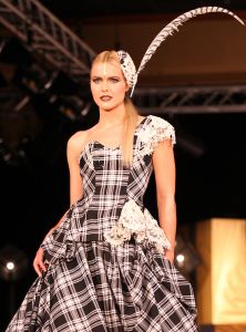 07-09-2015 SHOWBIZZ; COUTURIER RONALD KOLK PRESENTEERT 25e JUBILEUMSHOW.
foto: Albert den Iseger