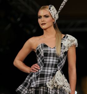 07-09-2015 SHOWBIZZ; COUTURIER RONALD KOLK PRESENTEERT 25e JUBILEUMSHOW.
foto: Albert den Iseger