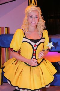 27-09-2015 SHOWBIZZ; DUBBEL PLATINA VOOR MONIQUE EN JAN SMIT, Voor Jan en Monique Smit was het weer een feestje in Hilversum. Bij de premiere van de theater tour 2 kleine kleutertjes werden zij verrast door een dubbel platina album.
foto: Albert den Iseger