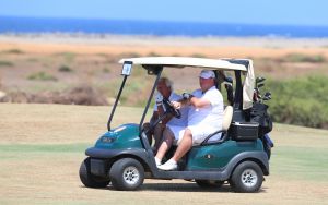 01-09-2016 SPORT; ARUBA PRO-AM GOLF TOURNAMENT 2016. In samenwerking met TIERRA DEL SOL te Aruba organiseerde ARUBA TOURIST AUTHORITY het Aruba Pro Am Golf Toernooi. Enkele BN ers deden hier ook aan mee. Nederland viel echter niet in de prijzen.Ook werd de HANDICART gepresenteerd door Mark en Frans Tempelman.
Hierover later een aparte fotoreportage. 
foto: Albert den Iseger