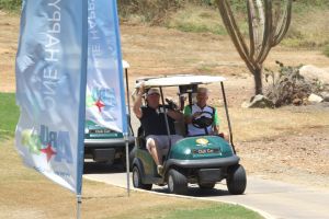 01-09-2016 SPORT; ARUBA PRO-AM GOLF TOURNAMENT 2016. In samenwerking met TIERRA DEL SOL te Aruba organiseerde ARUBA TOURIST AUTHORITY het Aruba Pro Am Golf Toernooi. Enkele BN ers deden hier ook aan mee. Nederland viel echter niet in de prijzen.Ook werd de HANDICART gepresenteerd door Mark en Frans Tempelman.
Hierover later een aparte fotoreportage. 
foto: Albert den Iseger