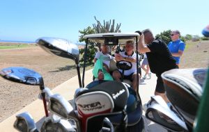 01-09-2016 SPORT; ARUBA PRO-AM GOLF TOURNAMENT 2016. In samenwerking met TIERRA DEL SOL te Aruba organiseerde ARUBA TOURIST AUTHORITY het Aruba Pro Am Golf Toernooi. Enkele BN ers deden hier ook aan mee. Nederland viel echter niet in de prijzen.Ook werd de HANDICART gepresenteerd door Mark en Frans Tempelman.
Hierover later een aparte fotoreportage. 
foto: Albert den Iseger