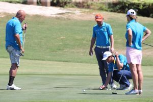 01-09-2016 SPORT; ARUBA PRO-AM GOLF TOURNAMENT 2016. In samenwerking met TIERRA DEL SOL te Aruba organiseerde ARUBA TOURIST AUTHORITY het Aruba Pro Am Golf Toernooi. Enkele BN ers deden hier ook aan mee. Nederland viel echter niet in de prijzen.Ook werd de HANDICART gepresenteerd door Mark en Frans Tempelman.
Hierover later een aparte fotoreportage. 
foto: Albert den Iseger