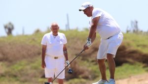01-09-2016 SPORT; ARUBA PRO-AM GOLF TOURNAMENT 2016. In samenwerking met TIERRA DEL SOL te Aruba organiseerde ARUBA TOURIST AUTHORITY het Aruba Pro Am Golf Toernooi. Enkele BN ers deden hier ook aan mee. Nederland viel echter niet in de prijzen.Ook werd de HANDICART gepresenteerd door Mark en Frans Tempelman.
Hierover later een aparte fotoreportage. 
foto: Albert den Iseger