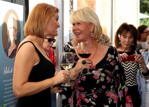 10-09-2016 SHOWBIZZ; SHEILA DE VRIES OPENT NIEUWE STUDIO IN AMSTERDAM. De nieuwe STUDIO SHEILA DE VRIES is met winkel,showroom en atelier nu te vinden op een steenworp van de vorige lokatie. In haar nieuwe pand toont SHEILA 2 verdiepingen volop mode. Tijdens de feestelijke opening toonde SHEILA tevens haar nieuwe collectie.
foto: Albert den Iseger