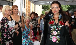10-09-2016 SHOWBIZZ; SHEILA DE VRIES OPENT NIEUWE STUDIO IN AMSTERDAM. De nieuwe STUDIO SHEILA DE VRIES is met winkel,showroom en atelier nu te vinden op een steenworp van de vorige lokatie. In haar nieuwe pand toont SHEILA 2 verdiepingen volop mode. Tijdens de feestelijke opening toonde SHEILA tevens haar nieuwe collectie.
foto: Albert den Iseger