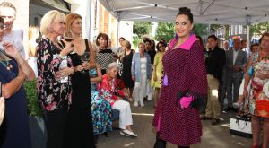 10-09-2016 SHOWBIZZ; SHEILA DE VRIES OPENT NIEUWE STUDIO IN AMSTERDAM. De nieuwe STUDIO SHEILA DE VRIES is met winkel,showroom en atelier nu te vinden op een steenworp van de vorige lokatie. In haar nieuwe pand toont SHEILA 2 verdiepingen volop mode. Tijdens de feestelijke opening toonde SHEILA tevens haar nieuwe collectie.
foto: Albert den Iseger