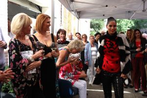 10-09-2016 SHOWBIZZ; SHEILA DE VRIES OPENT NIEUWE STUDIO IN AMSTERDAM. De nieuwe STUDIO SHEILA DE VRIES is met winkel,showroom en atelier nu te vinden op een steenworp van de vorige lokatie. In haar nieuwe pand toont SHEILA 2 verdiepingen volop mode. Tijdens de feestelijke opening toonde SHEILA tevens haar nieuwe collectie.
foto: Albert den Iseger