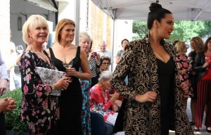 10-09-2016 SHOWBIZZ; SHEILA DE VRIES OPENT NIEUWE STUDIO IN AMSTERDAM. De nieuwe STUDIO SHEILA DE VRIES is met winkel,showroom en atelier nu te vinden op een steenworp van de vorige lokatie. In haar nieuwe pand toont SHEILA 2 verdiepingen volop mode. Tijdens de feestelijke opening toonde SHEILA tevens haar nieuwe collectie.
foto: Albert den Iseger