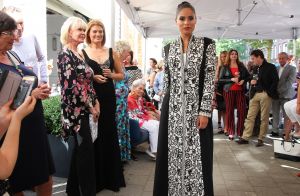 10-09-2016 SHOWBIZZ; SHEILA DE VRIES OPENT NIEUWE STUDIO IN AMSTERDAM. De nieuwe STUDIO SHEILA DE VRIES is met winkel,showroom en atelier nu te vinden op een steenworp van de vorige lokatie. In haar nieuwe pand toont SHEILA 2 verdiepingen volop mode. Tijdens de feestelijke opening toonde SHEILA tevens haar nieuwe collectie.
foto: Albert den Iseger