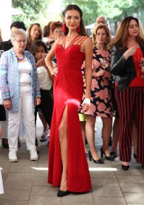 10-09-2016 SHOWBIZZ; SHEILA DE VRIES OPENT NIEUWE STUDIO IN AMSTERDAM. De nieuwe STUDIO SHEILA DE VRIES is met winkel,showroom en atelier nu te vinden op een steenworp van de vorige lokatie. In haar nieuwe pand toont SHEILA 2 verdiepingen volop mode. Tijdens de feestelijke opening toonde SHEILA tevens haar nieuwe collectie.
foto: Albert den Iseger
