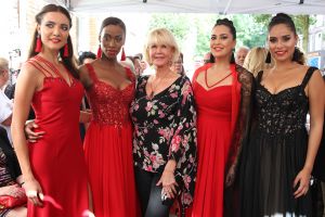 10-09-2016 SHOWBIZZ; SHEILA DE VRIES OPENT NIEUWE STUDIO IN AMSTERDAM. De nieuwe STUDIO SHEILA DE VRIES is met winkel,showroom en atelier nu te vinden op een steenworp van de vorige lokatie. In haar nieuwe pand toont SHEILA 2 verdiepingen volop mode. Tijdens de feestelijke opening toonde SHEILA tevens haar nieuwe collectie.
foto: Albert den Iseger